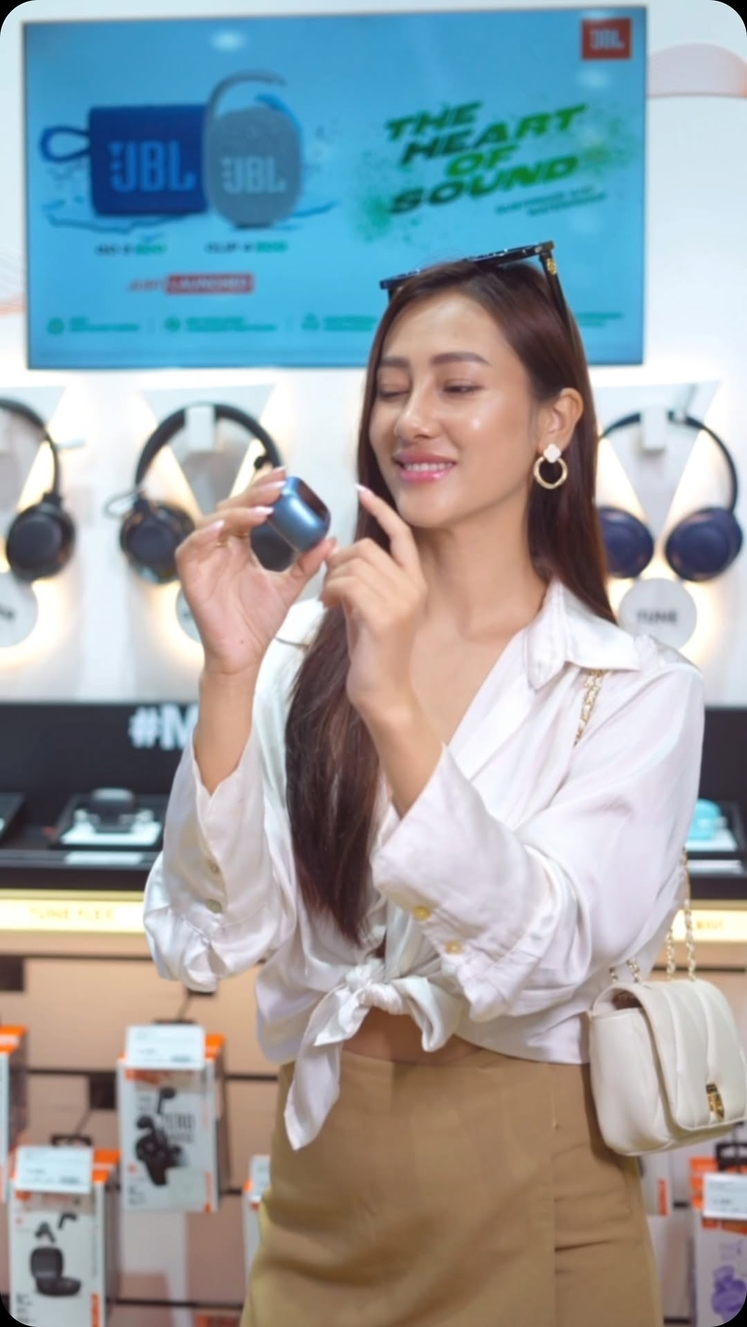 Had to get my hands on the all-new JBL Live Beam 3 earbuds and they are an absolute audio delight!

The smart charging c...