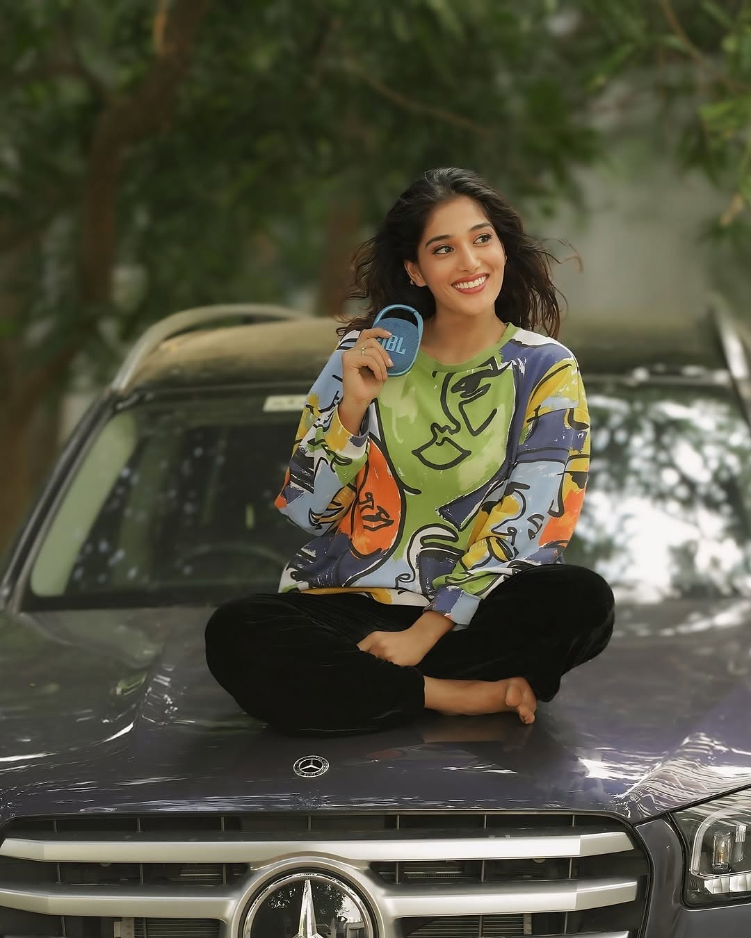 Clip-on the happy vibes😍🧡🫶🏻 @aadvikaramofficial #JBLClip #JBLSpeakers #JBLSound #JBLIndia #JBL