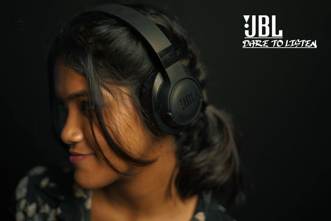 Sleek style and superior sound 🙌🏻 @snaps.of.akshay_ @_evxlyne_ #JBLIndia #JBLAudio